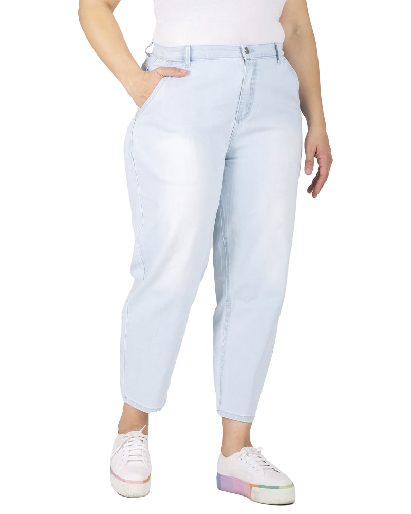 Front of a model wearing a size 14 Danica High Rise Cropped Jean in Light Vintage by Standards & Practices. | dia_product_style_image_id:276261